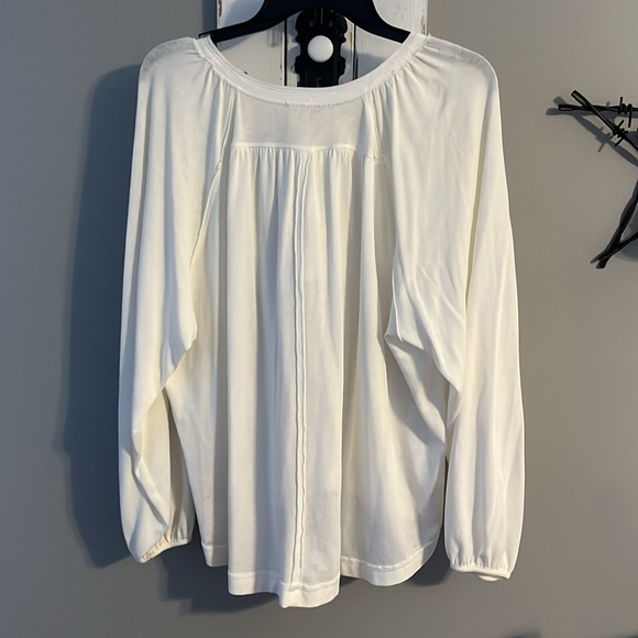 Nice white We the Free oversized 3-button balloon sleeve top - Picture 5 of 5